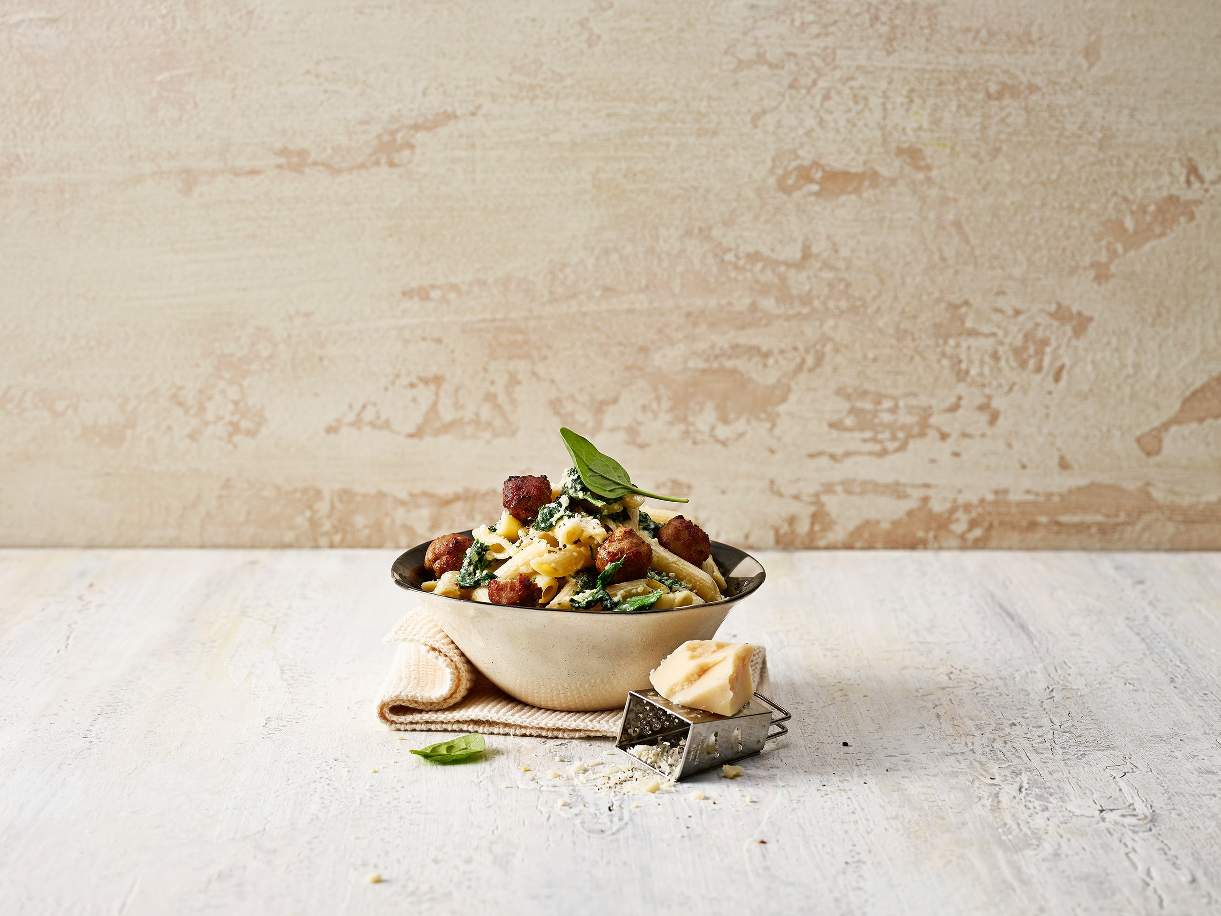 Spinat-Penne mit Bratwurstbällchen | Einfach Kochen by Meta Hiltebrand ...