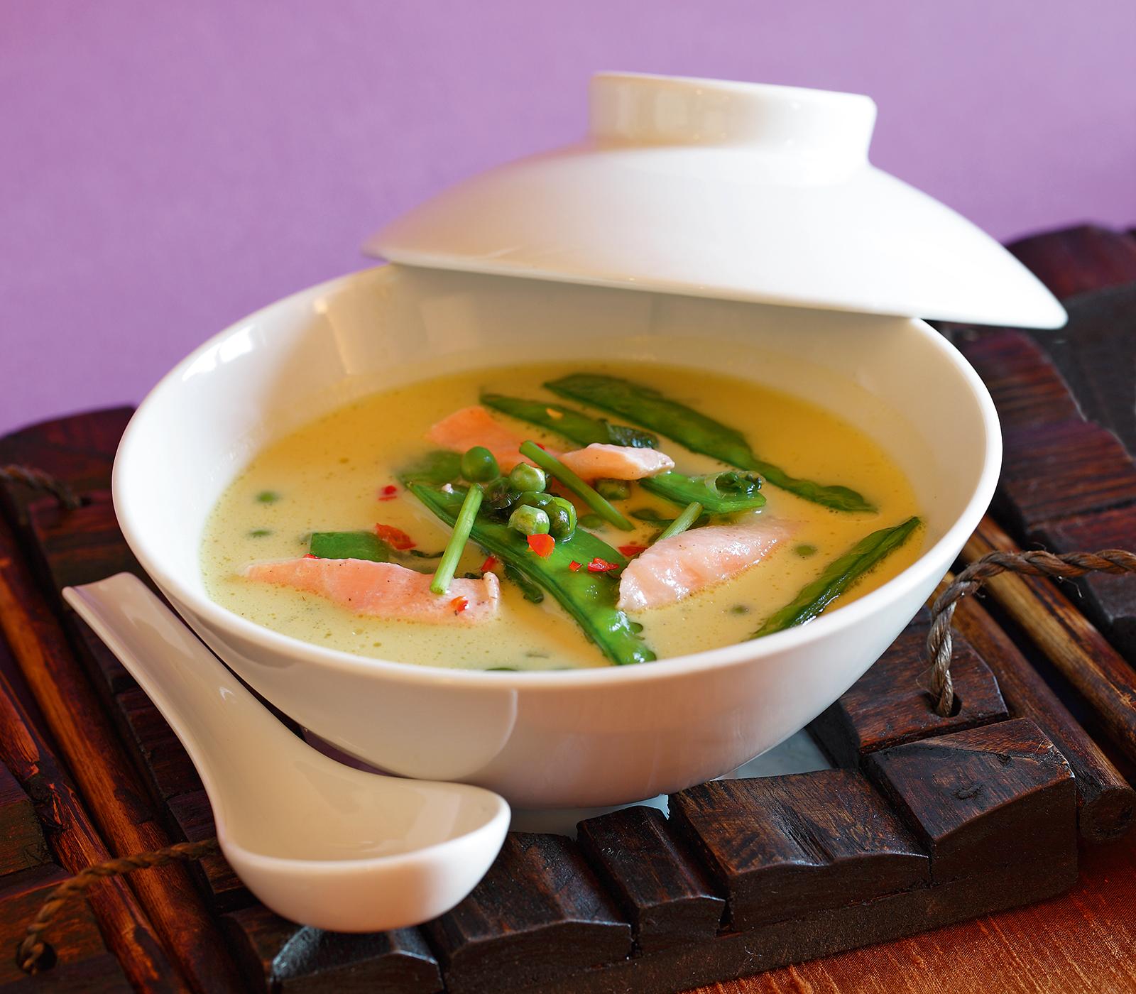 Zitronengrassuppe mit Lachs | Einfach Kochen by Meta Hiltebrand | Rezepte