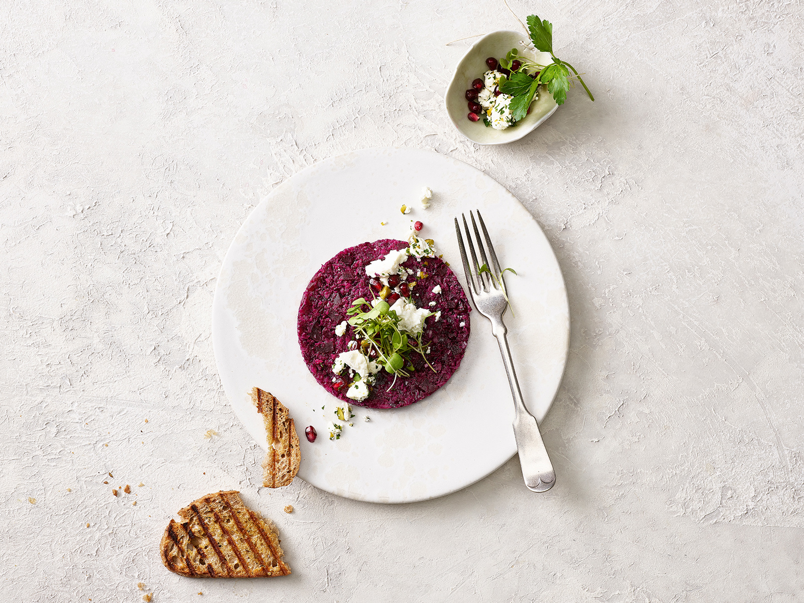 Rotes Tatar mit Randen, Rotkabis und Feta | Einfach Kochen by Meta ...