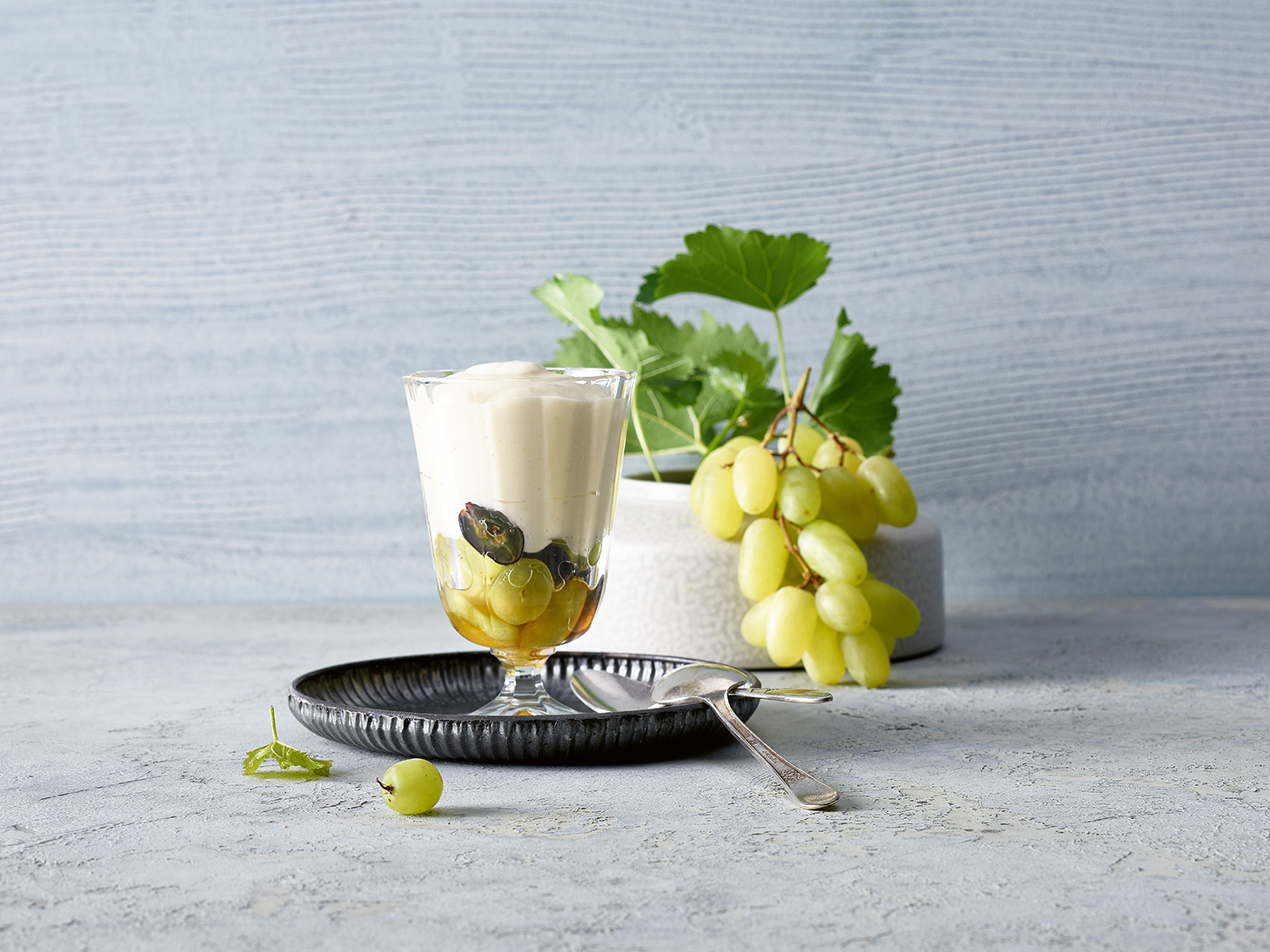 Weissweincreme mit Traubensalat | Einfach Kochen by Meta Hiltebrand ... Weissweincreme mit Traubensalat | Einfach Kochen by Meta Hiltebrand ...