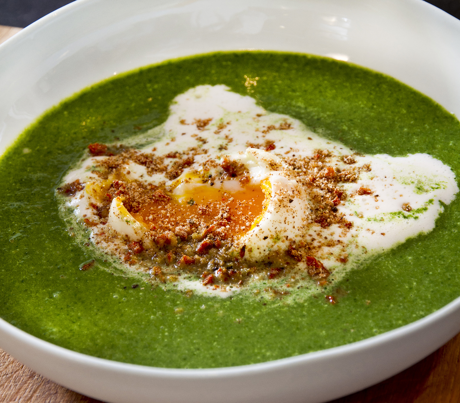 Spinatsuppe mit wachsweichem Ei | Einfach Kochen by Meta Hiltebrand ...