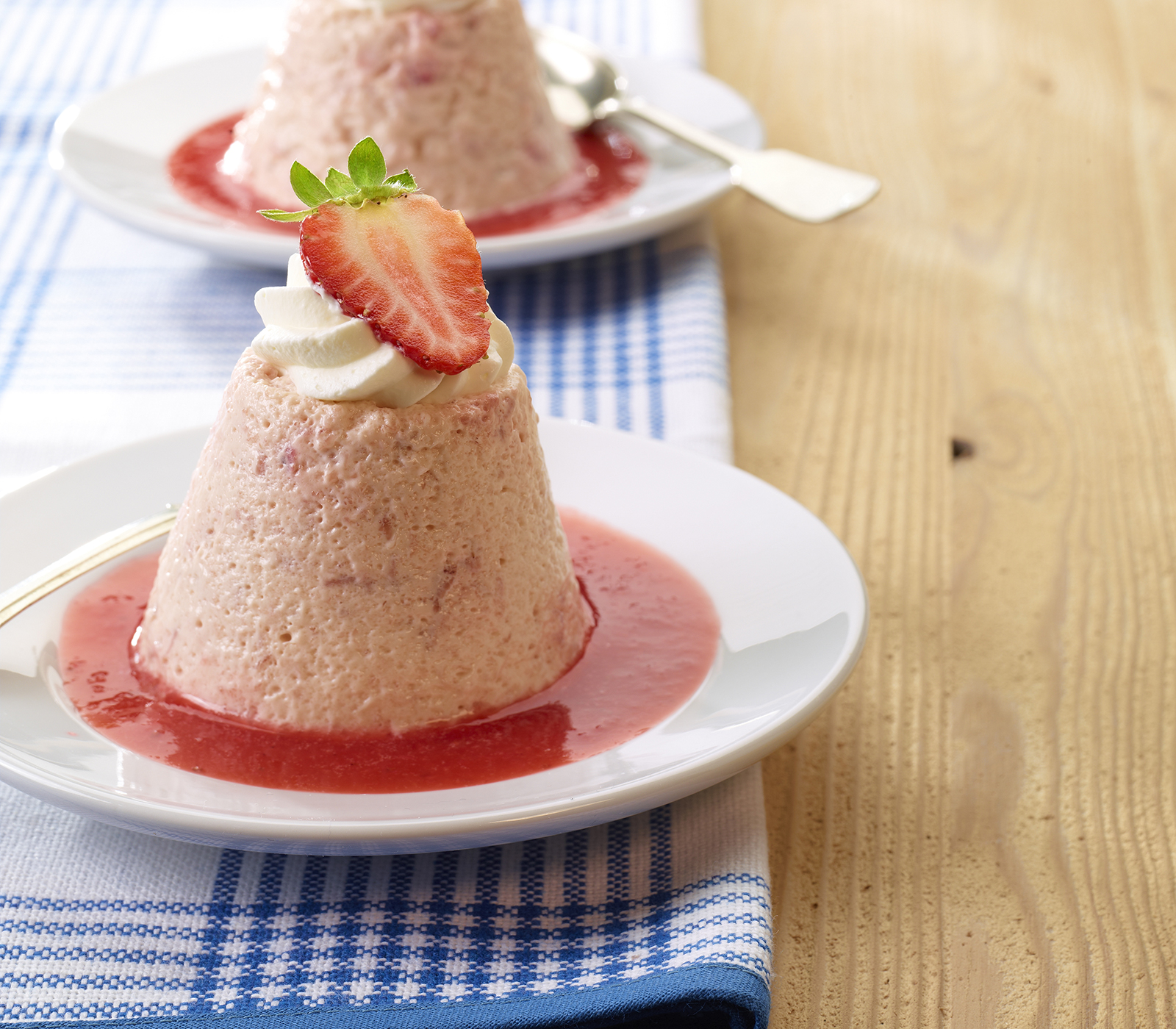 Bayerische Creme mit Erdbeeren und Joghurt | Einfach Kochen by Meta ...