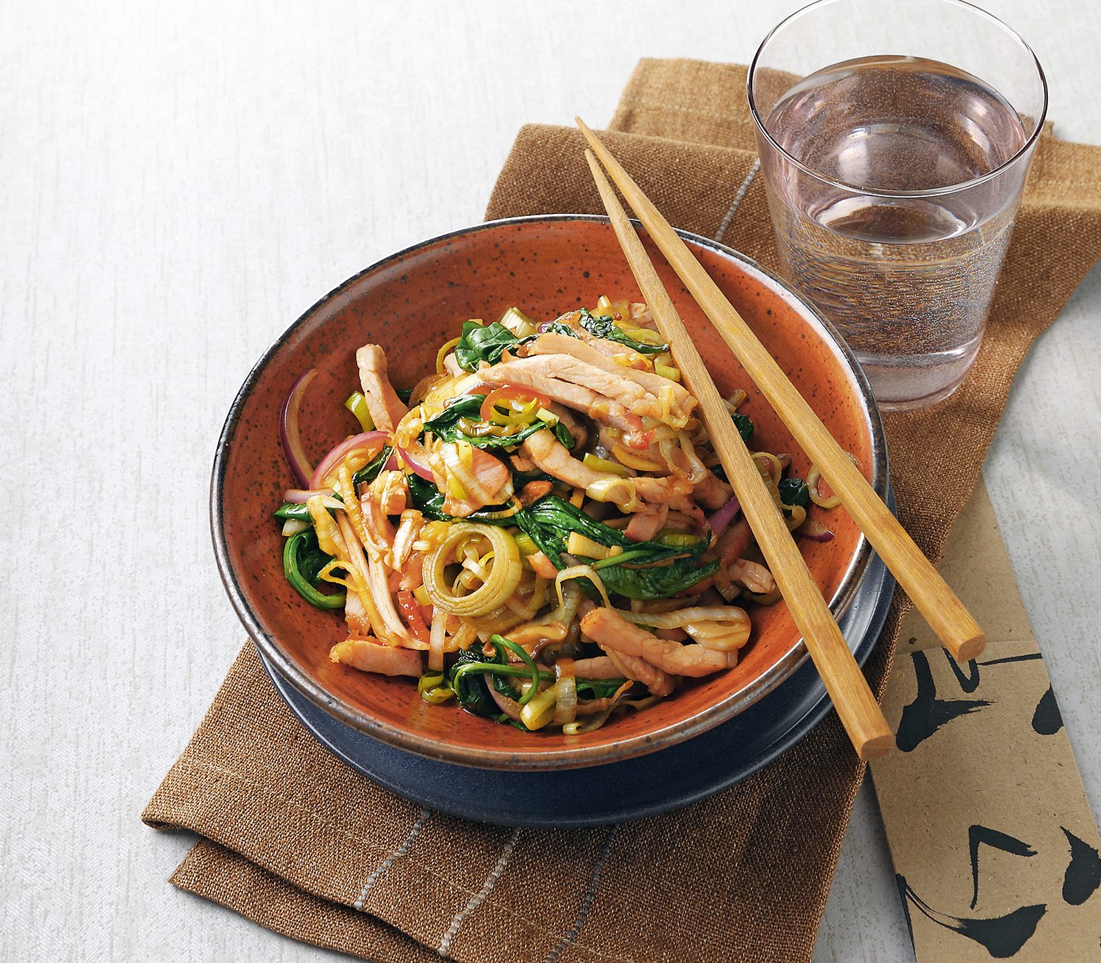 Rippli mit Lauch auf asiatische Art | Einfach Kochen by Meta Hiltebrand ...