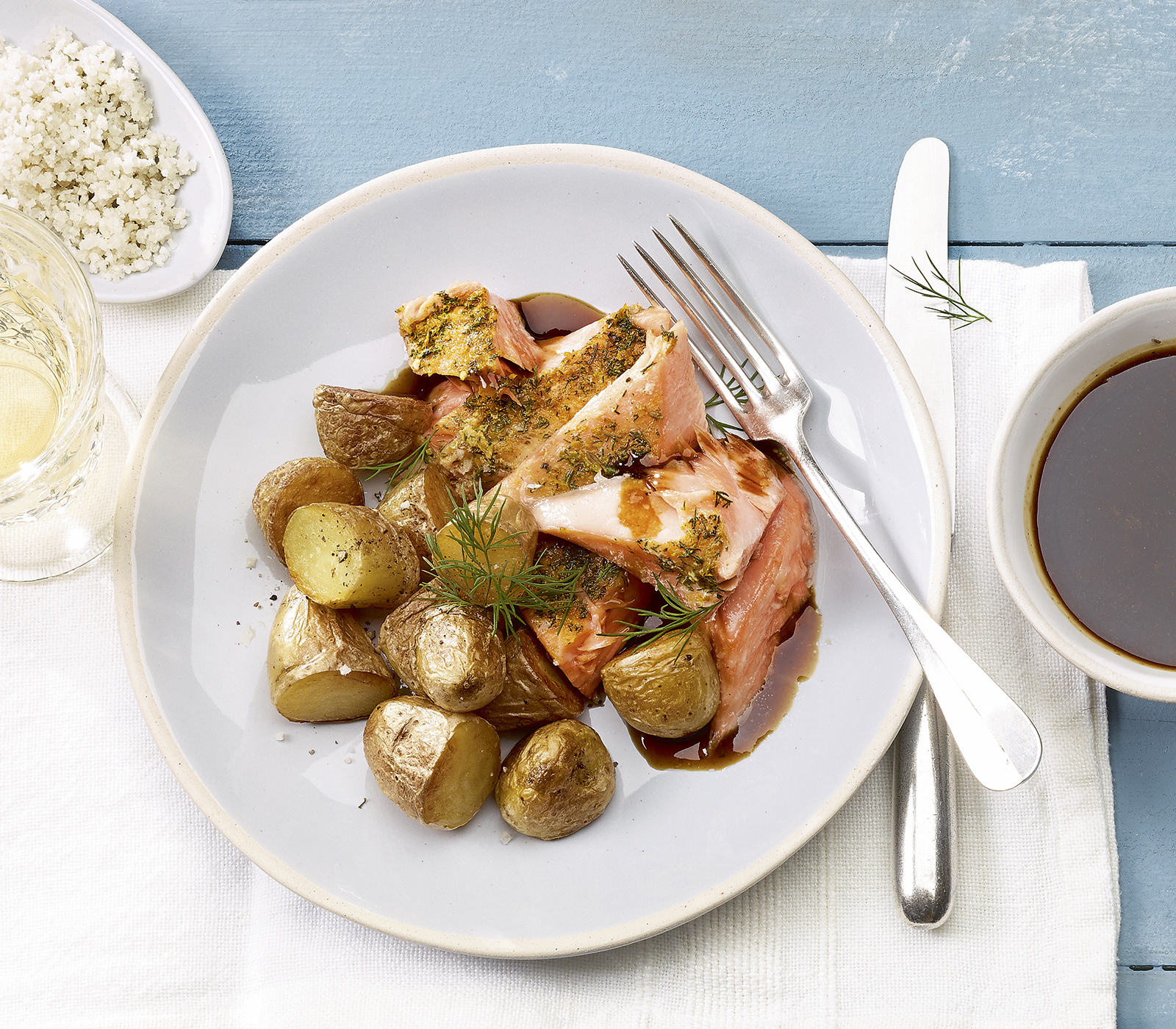 Lachs in der Salzkruste mit Soja-Orangen-Sauce | Einfach Kochen by Meta ... Lachs in der Salzkruste mit Soja-Orangen-Sauce | Einfach Kochen by Meta ...