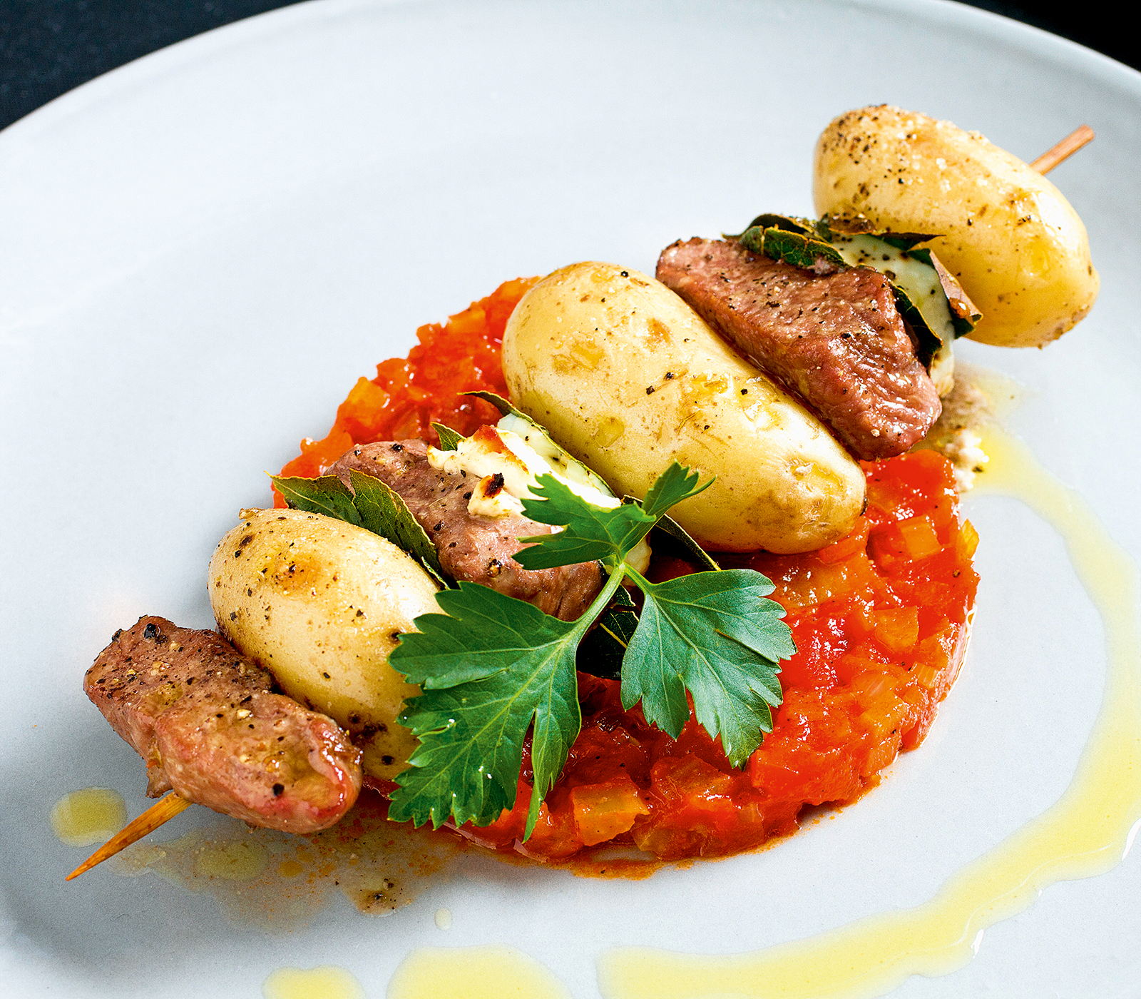 Lamm-Kartoffel-Spiesse mit scharfer Gemüsesauce | Einfach Kochen by ... Lamm-Kartoffel-Spiesse mit scharfer Gemüsesauce | Einfach Kochen by ...