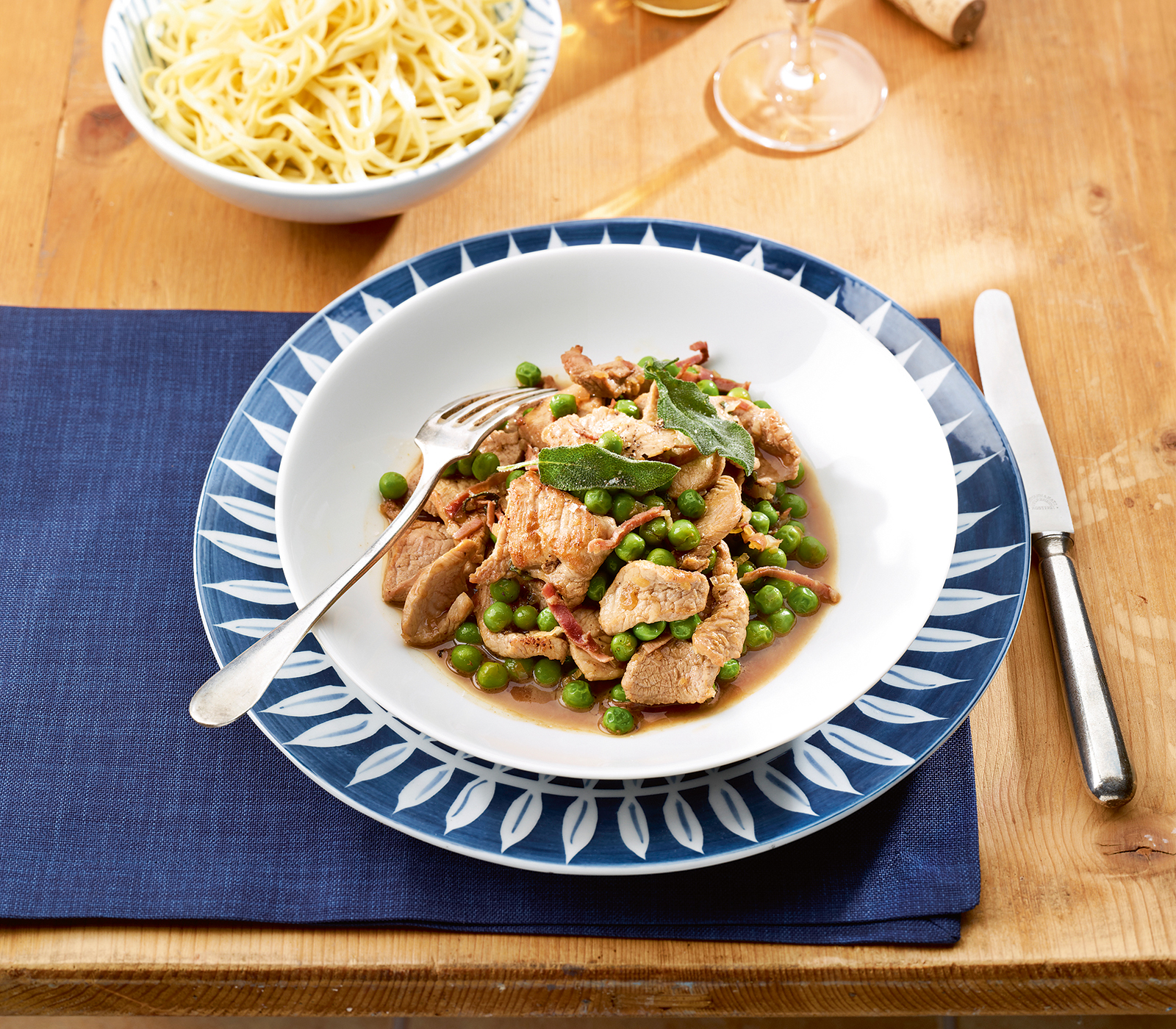 Geschnetzeltes Kalbfleisch mit Erbsen an Vin-Santo-Sauce | Einfach ...