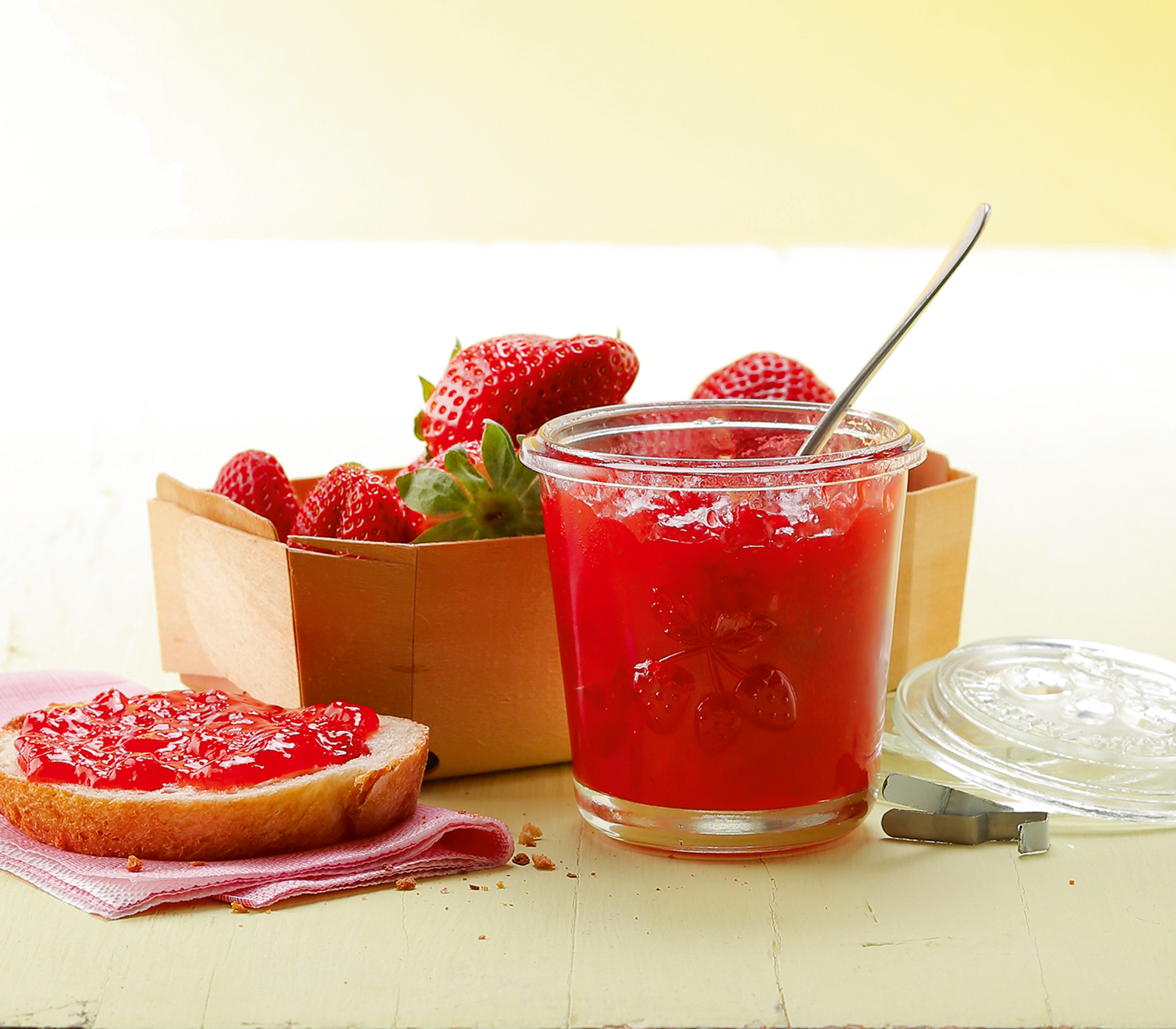 Rhabarber-Erdbeer-Konfitüre mit Holunderblütensirup | Einfach Kochen by ...