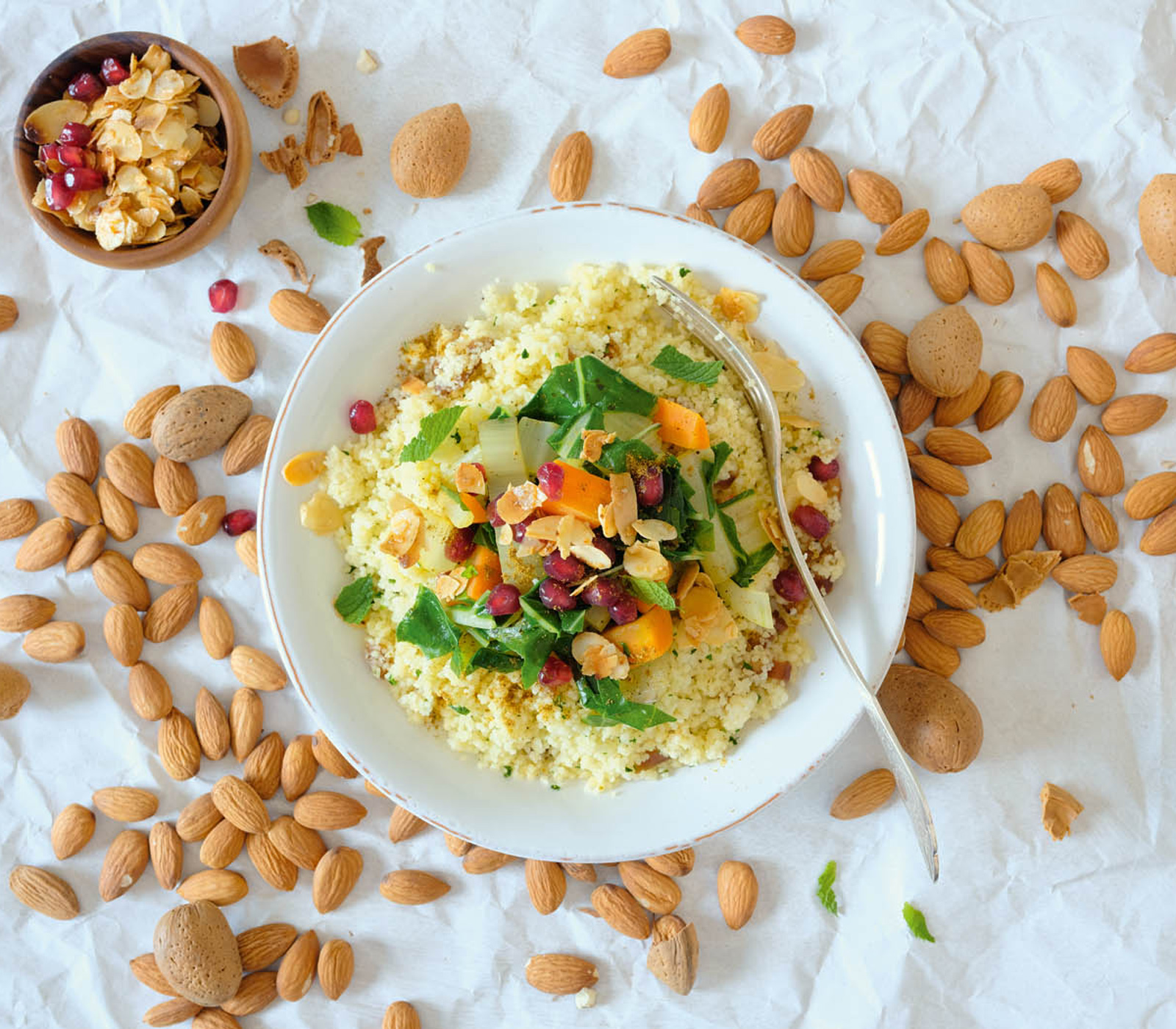 Rüebli-Krautstiel-Gemüse mit Chili-Mandeln und Couscous | Einfach ... Rüebli-Krautstiel-Gemüse mit Chili-Mandeln und Couscous | Einfach ...
