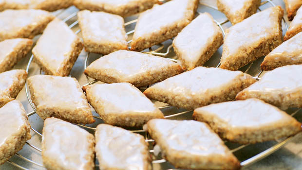 Berner Haselnussleckerli | Einfach Kochen by Meta Hiltebrand | Rezepte Berner Haselnussleckerli | Einfach Kochen by Meta Hiltebrand | Rezepte