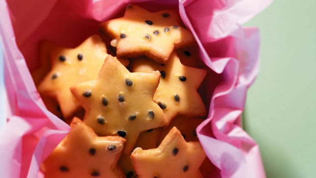 Mandelsterne mit Passionsfruchtglasur | Einfach Kochen by Meta ... Mandelsterne mit Passionsfruchtglasur | Einfach Kochen by Meta ...