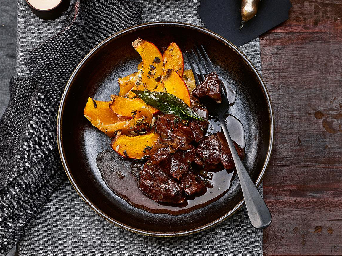 In Portwein mariniertes Rindsragout mit Kürbisgratin | Einfach Kochen ... In Portwein mariniertes Rindsragout mit Kürbisgratin | Einfach Kochen ...