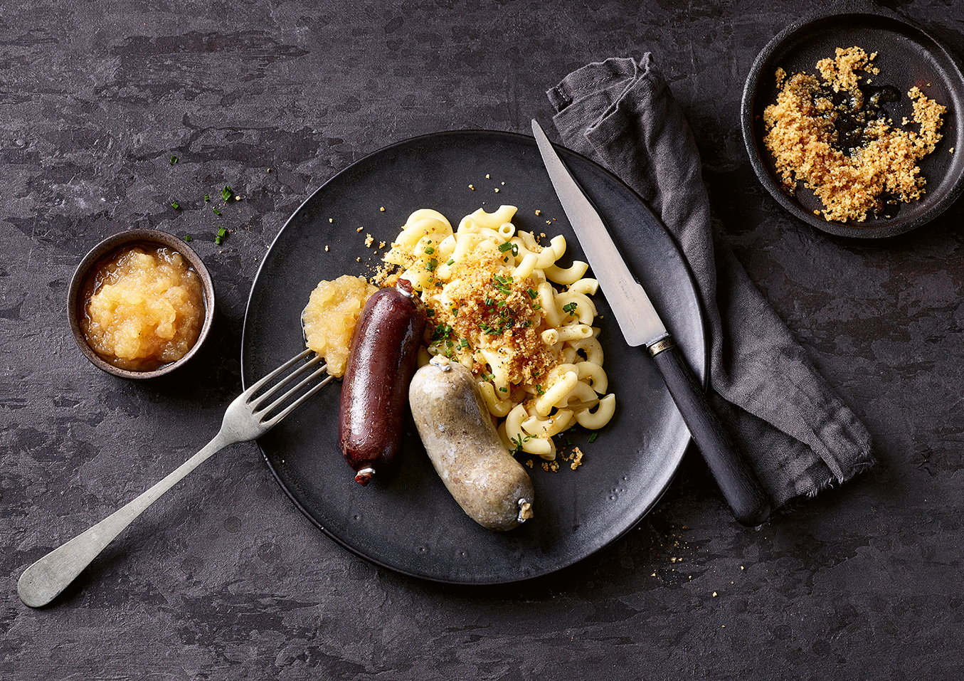 Blut- und Leberwurst mit Apfelmus und Hörnli | Einfach Kochen by Meta ...