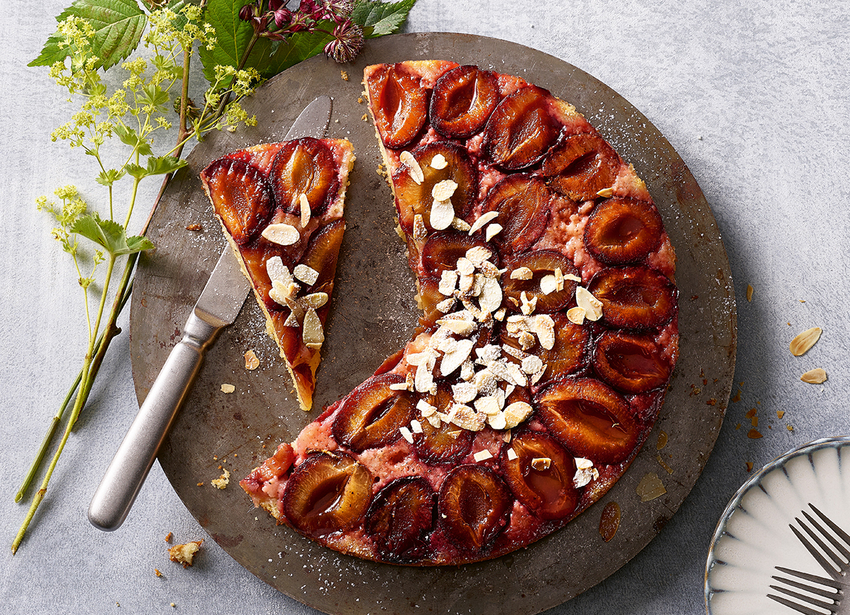 Verkehrt gebackener Zwetschgen-Mandel-Kuchen | Einfach Kochen by Meta ...
