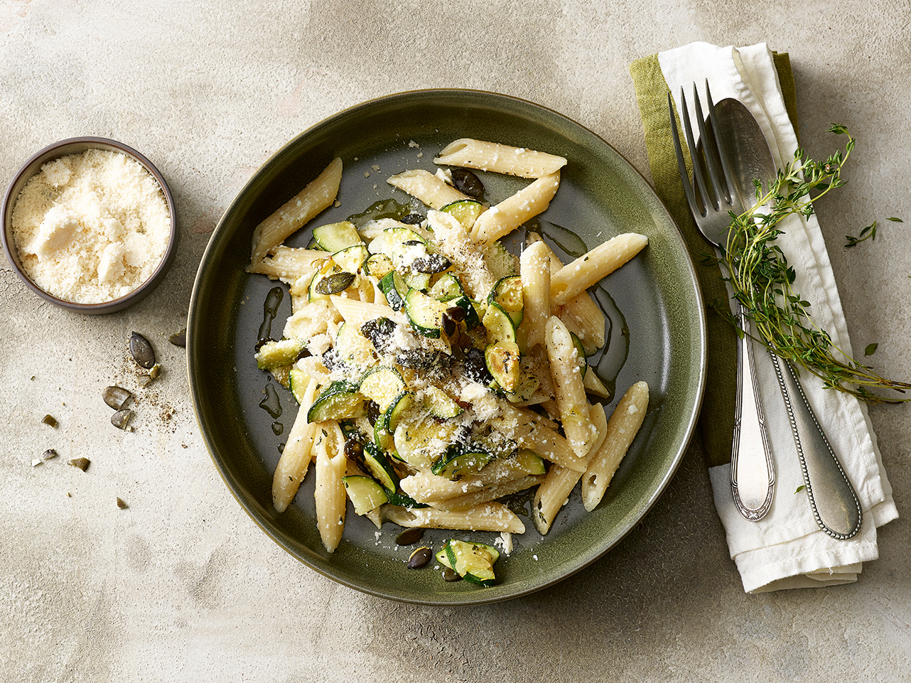 Penne mit Zucchetti, Feta und Kürbiskernen | Einfach Kochen by Meta ... Penne mit Zucchetti, Feta und Kürbiskernen | Einfach Kochen by Meta ...